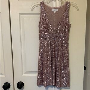 Honey & Rosie sequin dress
Size XXS